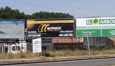 Fabricación e instalación de valla publicitaria
