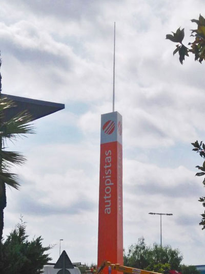 Abertis - Fabricación de totem publicitarios