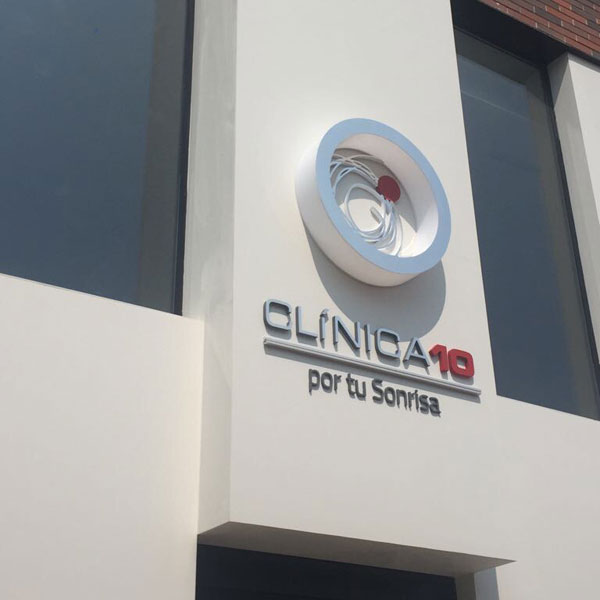 Rotulo fachada clinica 10