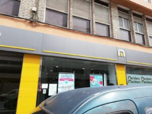 Rótulo retrolaminetado para Seguros Meridiano.