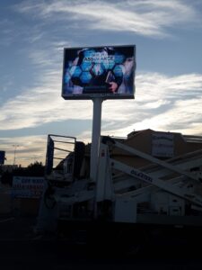 monoposte publicitario